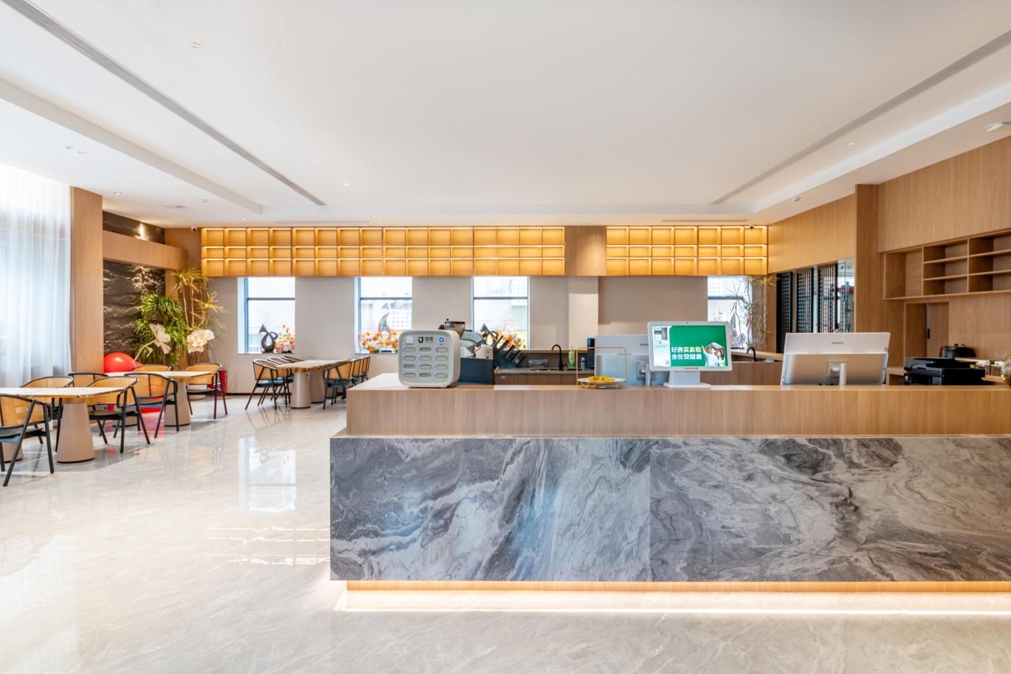 Luyue Hotel Movie Hotel Huaqiangbei Convention And Exhibition Center Branch Shenzhen Exterior photo