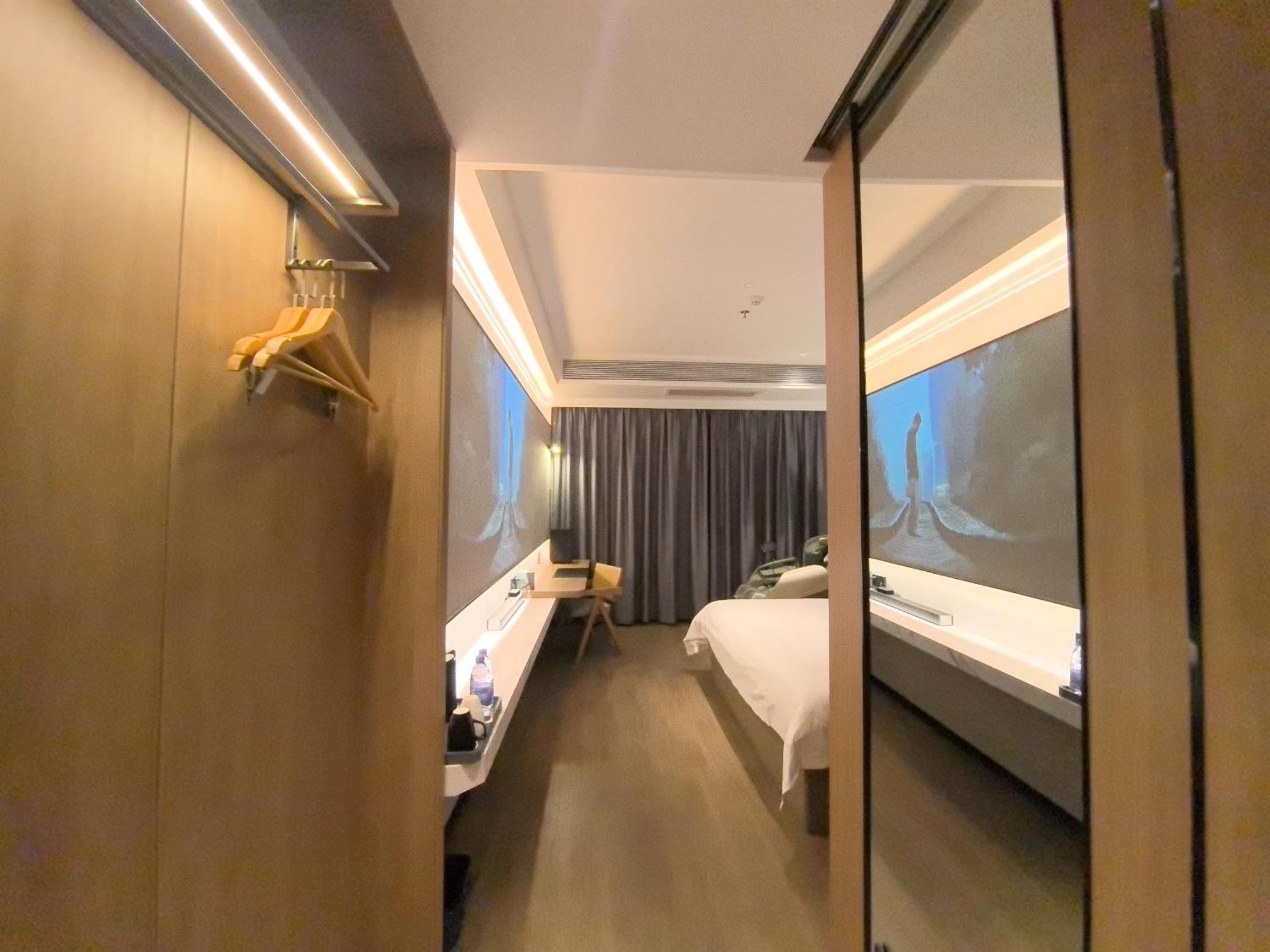 Luyue Hotel Movie Hotel Huaqiangbei Convention And Exhibition Center Branch Shenzhen Exterior photo